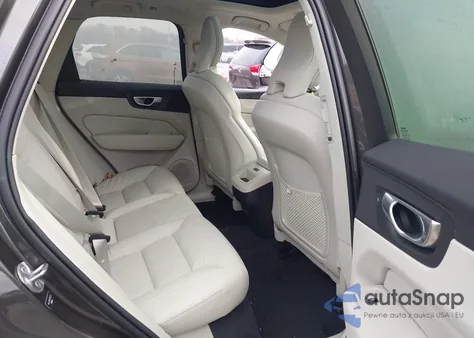 2024 Volvo Xc60 B5 Core Dark Theme z USA, uszkodzony, nr VIN YV4L12RK1R1715772